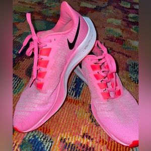 Nike Tennis Shoes Women’s 10